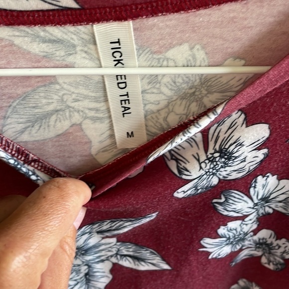 Tickled teal blouse size medium open sleeve floral - Picture 2 of 6